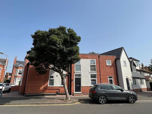 Flat for rent in Lady Bay, Barton In Fabis