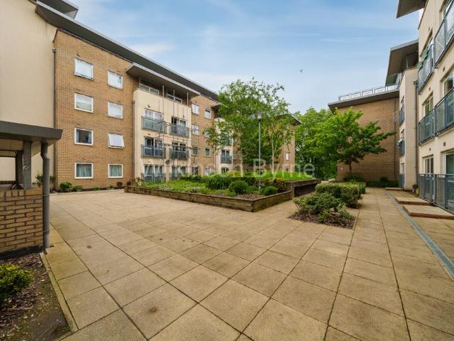 Flat for rent in Brunswick Park, Greater London
