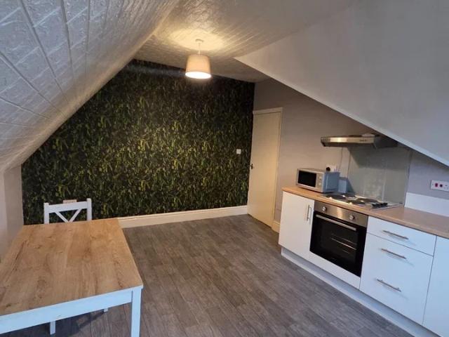 Flat for rent in The Haulgh, Lee Bank