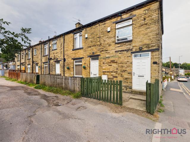 Flat for rent in Lower Wyke, West Yorkshire