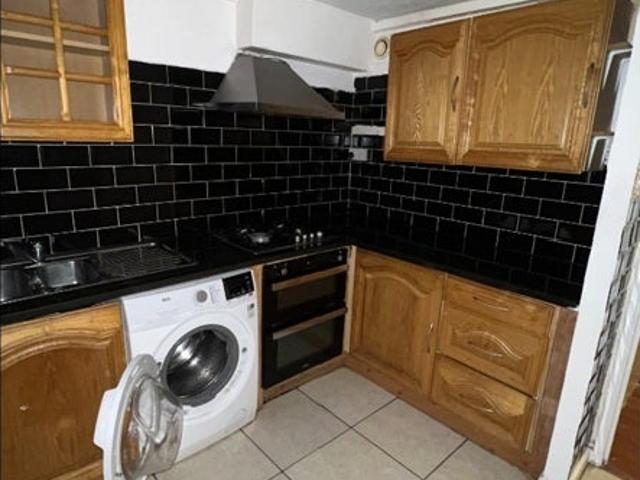 Flat for rent in London Borough of Merton, Mitcham