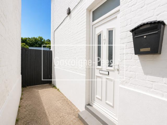 Flat for rent in Westborough, Surrey