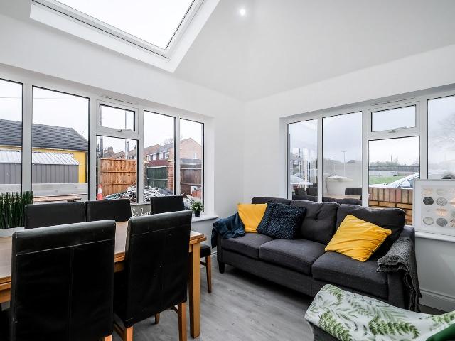 Flat for rent in Woodford, Greater London