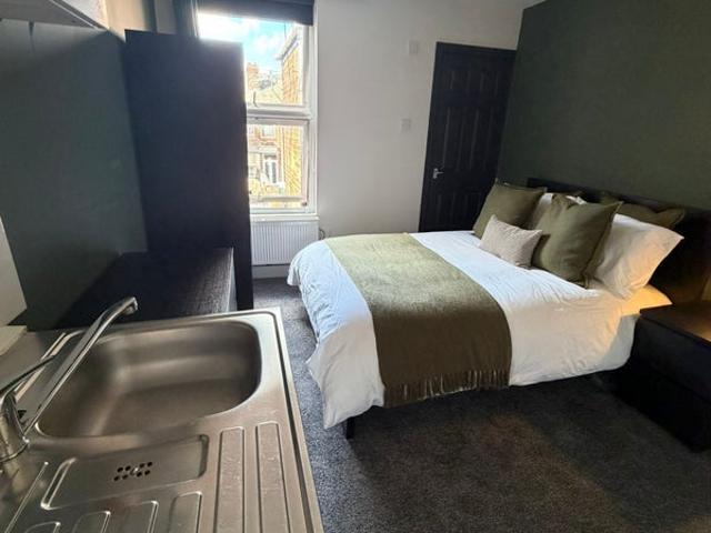 Flat for rent in Wilderspool, Warrington