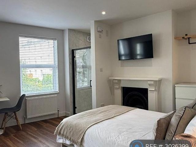 Flat for rent in Golden Valley, Gloucestershire