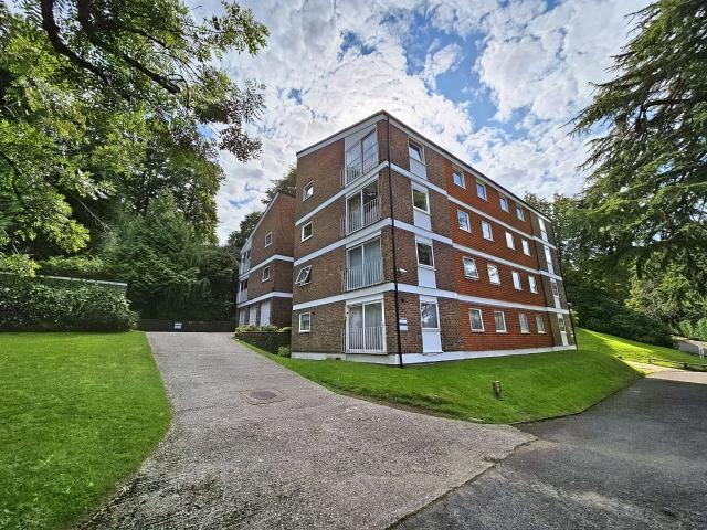 Flat for rent in Mount Hermon, Woking