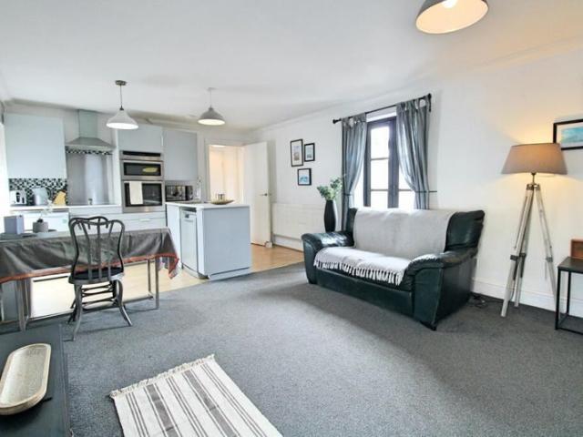 Flat for rent in Penarth Marina, Penarth