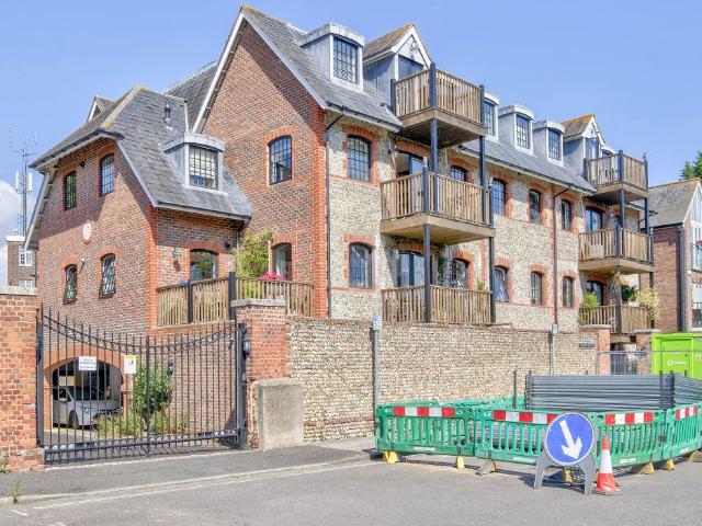 Flat for rent in Apuldram, Littlecote
