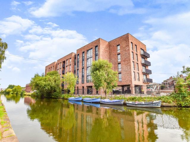 Flat for rent in Broadheath, Trafford Park