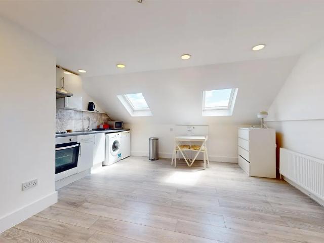 Flat for rent in Dollis Hill, Greater London
