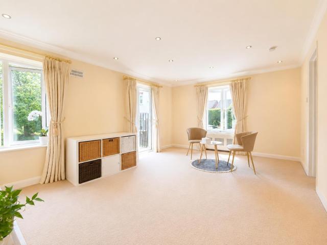 Flat for rent in Woodford Bridge, Greater London