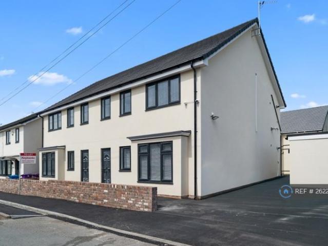 Flat for rent in Stoneycroft, Calderstones