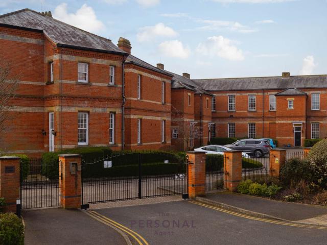 Flat for rent in West Ewell, Epsom