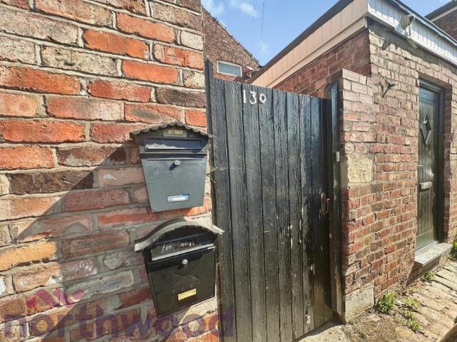 Flat for rent in Warrington