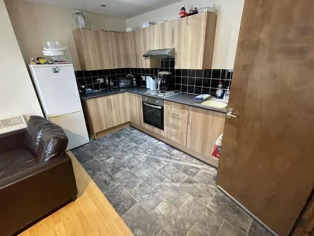 Flat for rent in Plasnewydd, Falcon Lodge