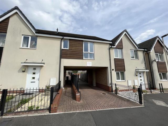 Flat for rent in Woodsetton, Coseley