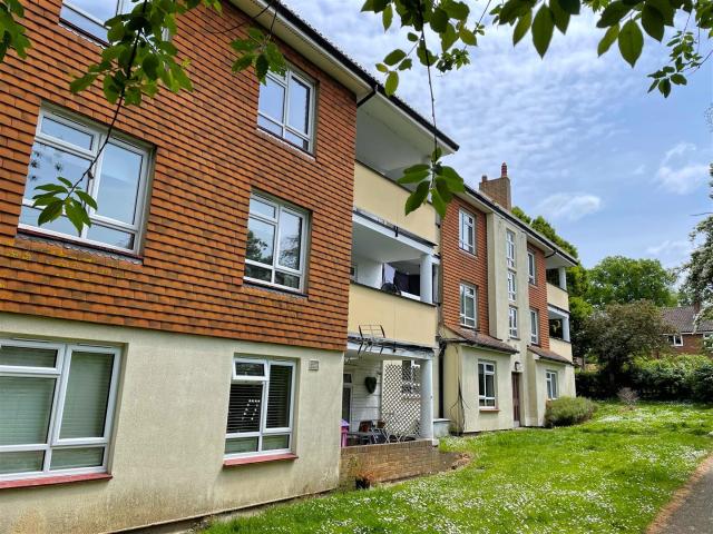 Flat for rent in Hayes, Greater London