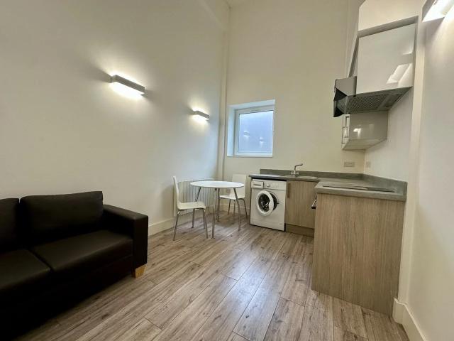 Flat for rent in Stamford Hill, Greater London