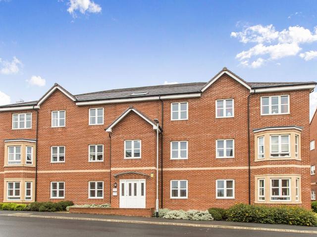 Flat for rent in Thorpe-on-the-Hill, Leeds