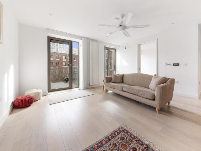 Flat for rent in Silvertown, Silvertown