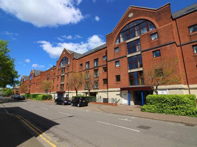 Flat for rent in Newtown, Falcon Lodge