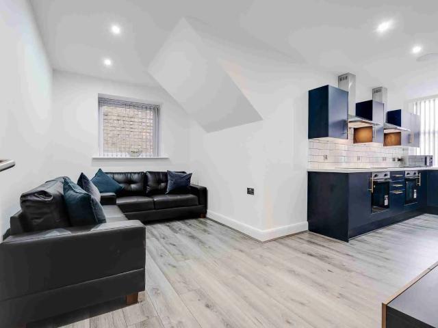Flat for rent in Calderstones