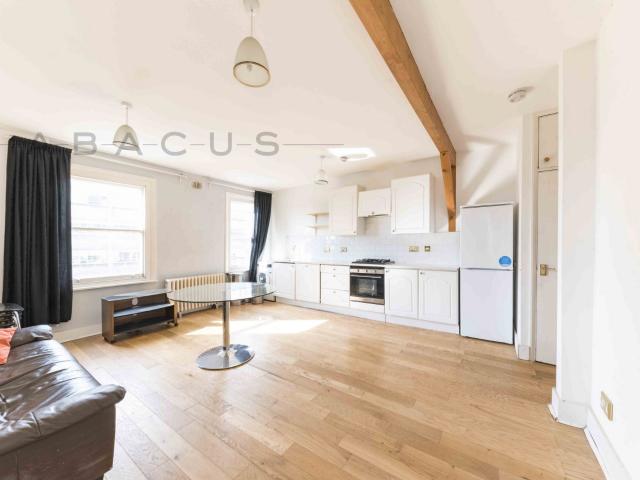 Flat for rent in College Park, Greater London