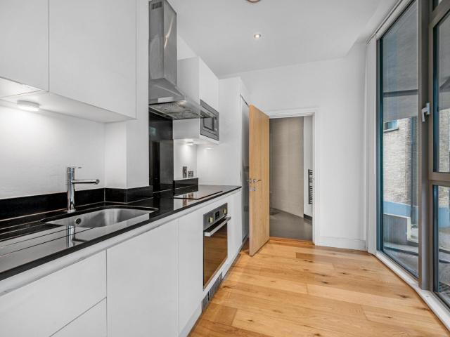 Flat for rent in London Borough of Lewisham, Deptford