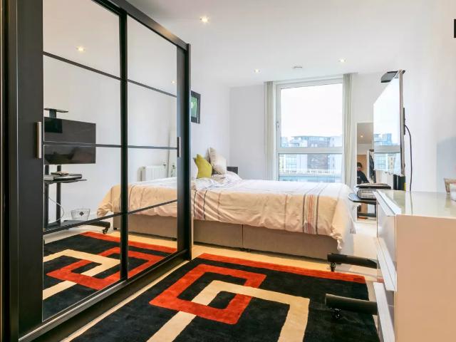 Flat for rent in London Borough of Lewisham, Deptford