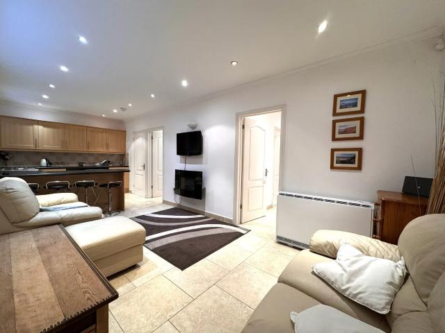 Flat for rent in Thistleboon, Mumbles ,the