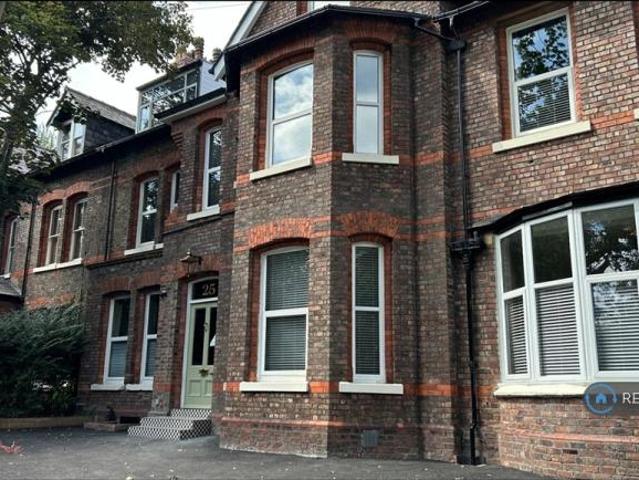 Flat for rent in Calderstones