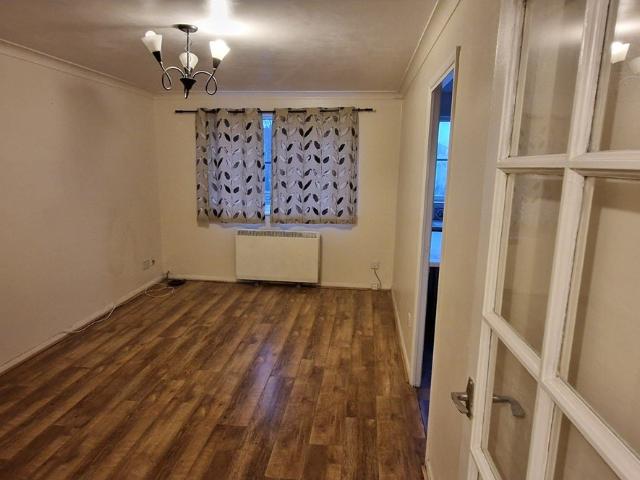 Flat for rent in Grays, Essex