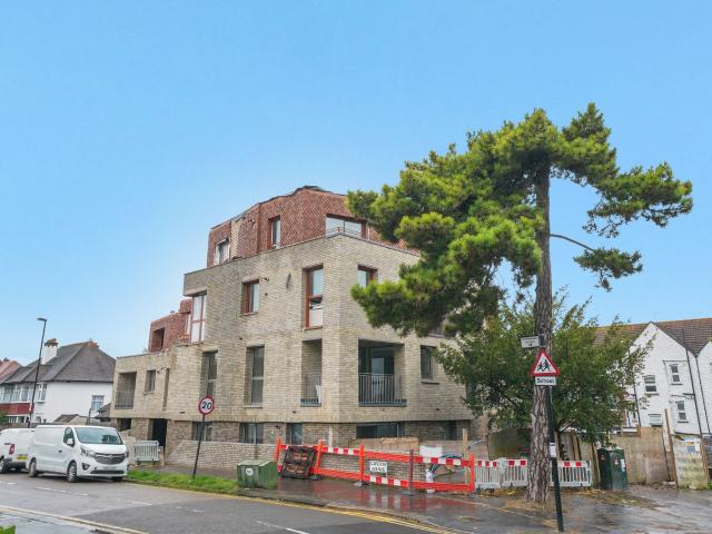 Flat for rent in London Borough of Croydon, Greater London