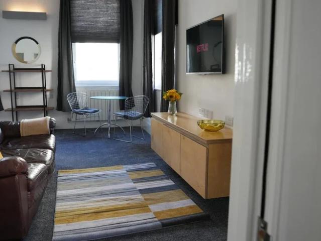 Flat for rent in Merthyr Tydfil, Twynyrodyn