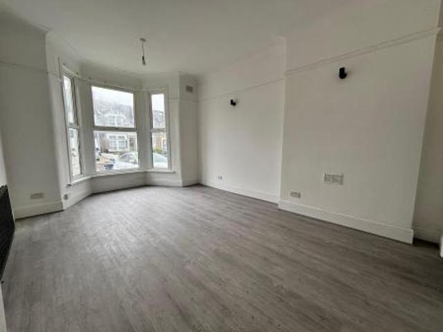 Flat for rent in Gants Hill, Greater London