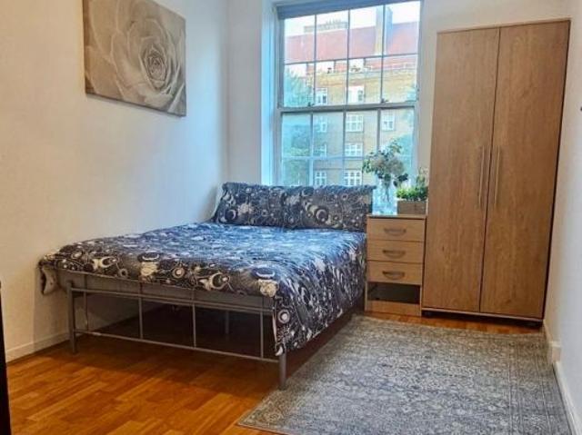 Flat for rent in Ratcliffe, Greater London