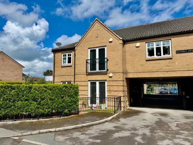 Flat for rent in Shadwell, West Yorkshire