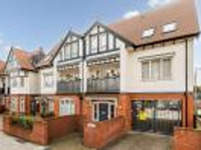 Flat for rent in Poets Corner, Greater London