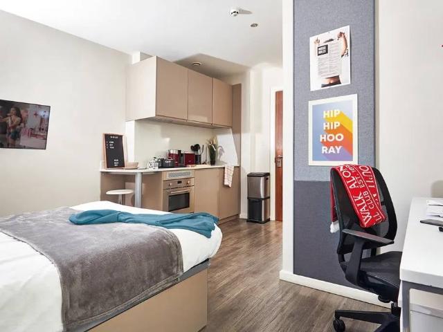 Flat for rent in Calderstones