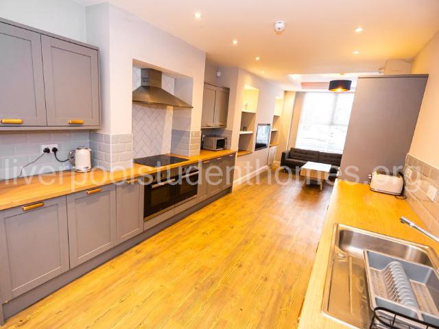 Flat for rent in Islington, Calderstones