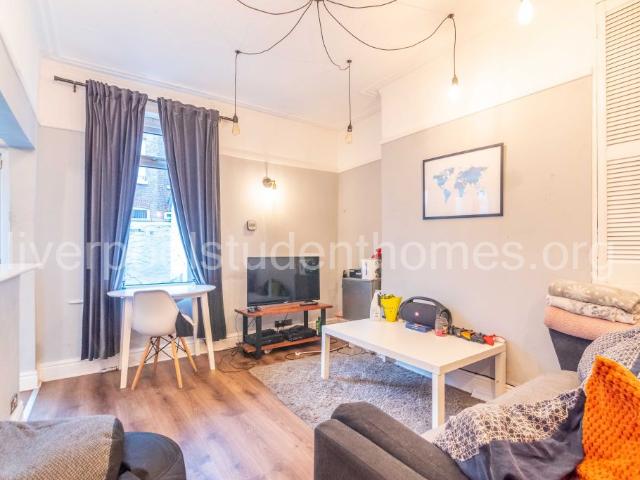 Flat for rent in Islington, Calderstones