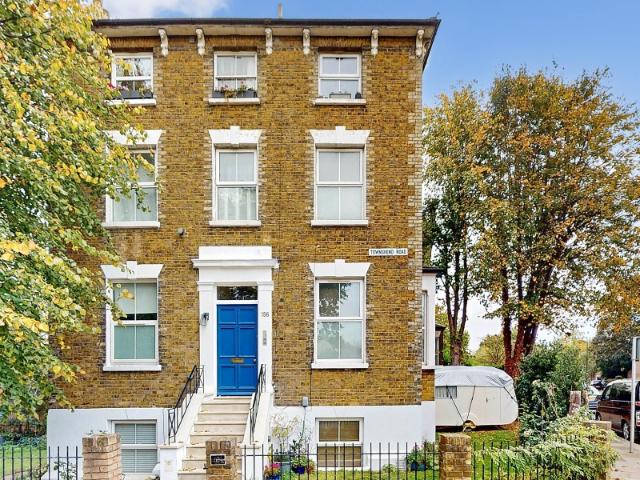 Apartment for rent in North Sheen, Greater London