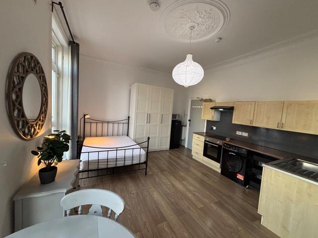 Flat for rent in London Borough of Hammersmith and Fulham, Greater London