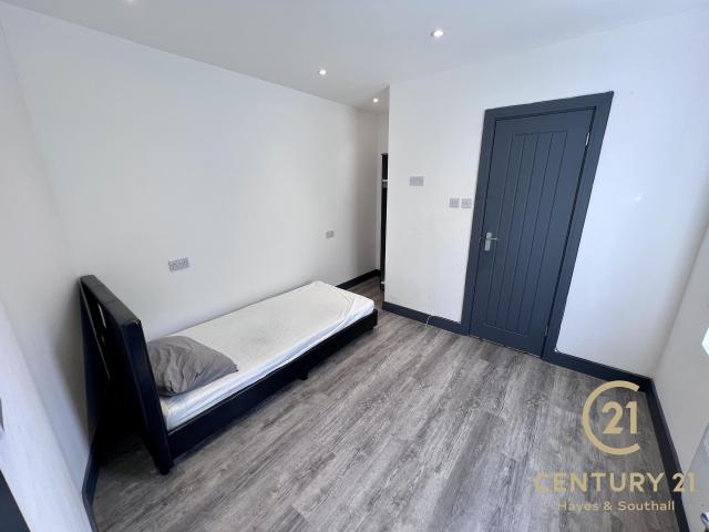 Flat for rent in Hayes, Hayes