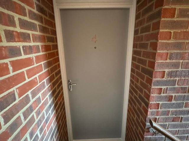 Flat for rent in Heol-las, Surrey