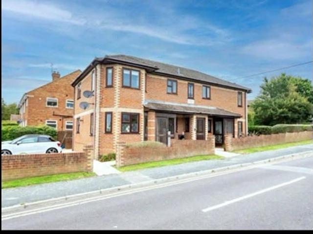 Flat for rent in Heol-las, Surrey