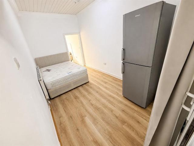Flat for rent in Little Ilford, Greater London