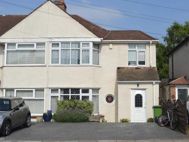 Room for rent in Hurst, Greater London
