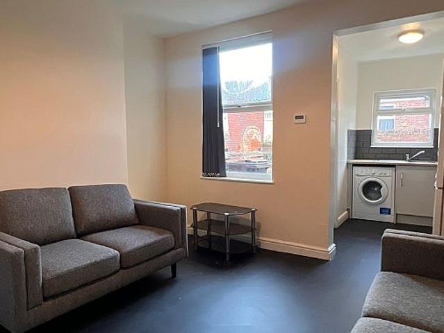 Flat for rent in Lowfield, South Yorkshire
