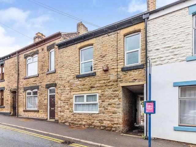 Flat for rent in Lowfield, South Yorkshire